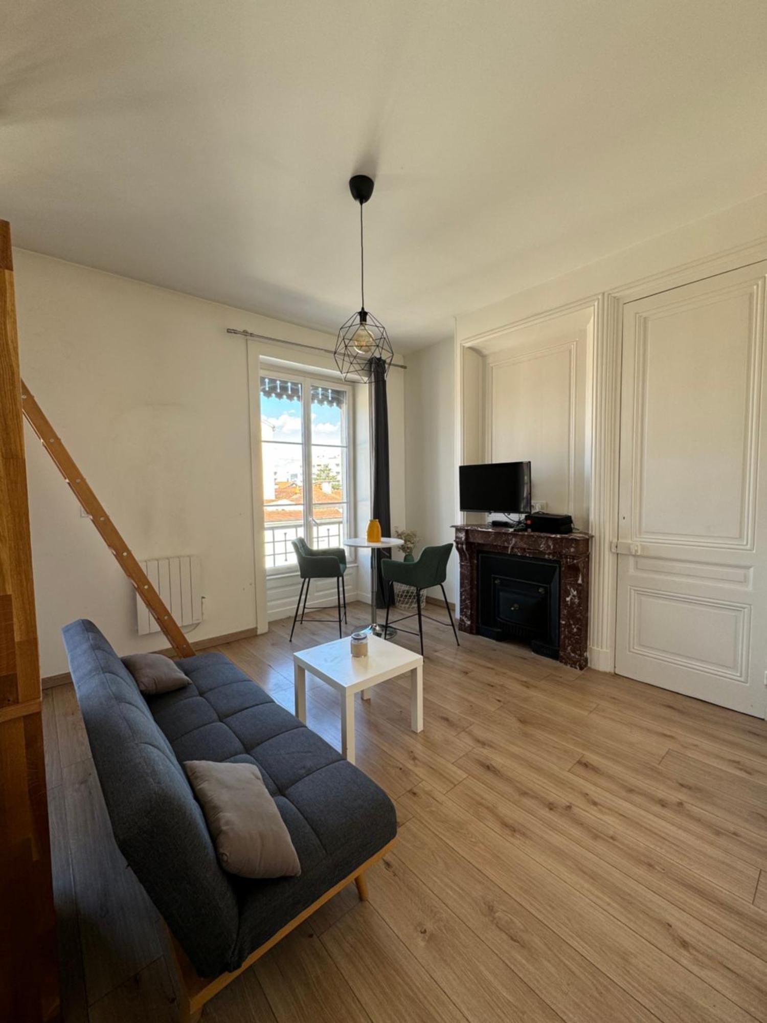 Apartment Hypercentre La Demi Lune Tassin-la-Demi-Lune